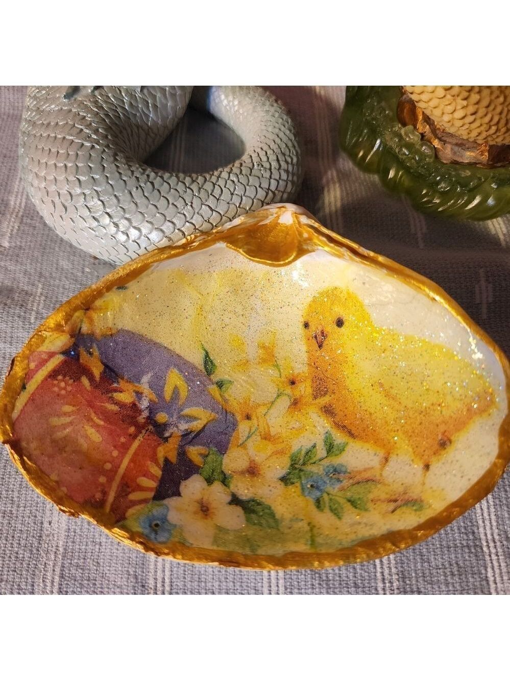 DECOUPAGE EASTER CHICK AND EGGS ON A CLAM SHELL - Picture 2 of 5